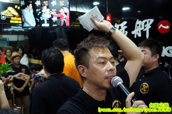 艋舺雞排(台南中正店):【台南-中西區】綜藝天王NONO打造的雞排!~饒舌天王 玖壹壹唱的