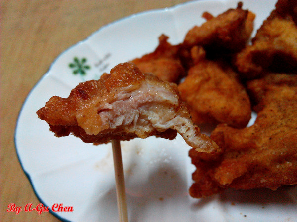 艋舺雞排(台南中正店):【臺南Ω中西區】艋舺雞排(中正店)。皮脆肉厚的大雞排