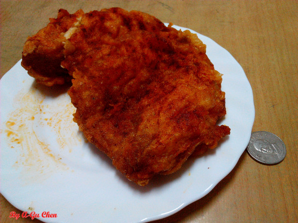 艋舺雞排(台南中正店):【臺南Ω中西區】艋舺雞排(中正店)。皮脆肉厚的大雞排