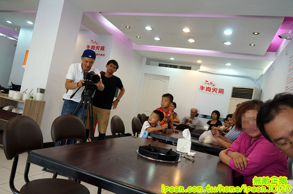 上牛村牛肉火鍋:【台南-中西區】現宰溫體牛x每天直送..意外撞見中天記者採訪~《上牛村牛肉火鍋》