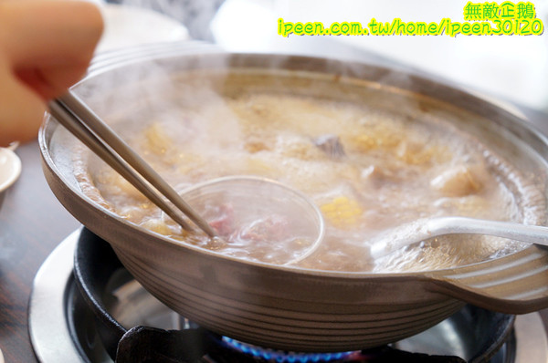 上牛村牛肉火鍋:【台南-中西區】現宰溫體牛x每天直送..意外撞見中天記者採訪~《上牛村牛肉火鍋》