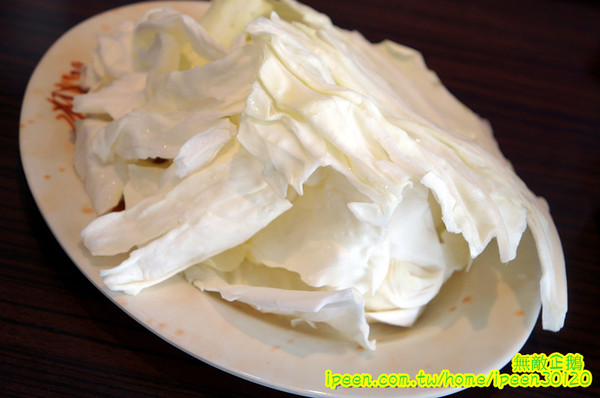 上牛村牛肉火鍋:【台南-中西區】現宰溫體牛x每天直送..意外撞見中天記者採訪~《上牛村牛肉火鍋》