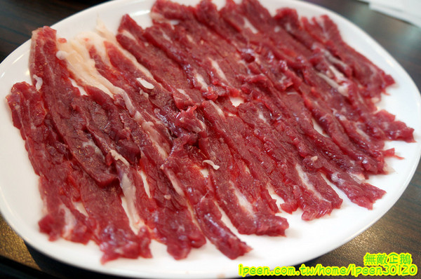 上牛村牛肉火鍋:【台南-中西區】現宰溫體牛x每天直送..意外撞見中天記者採訪~《上牛村牛肉火鍋》