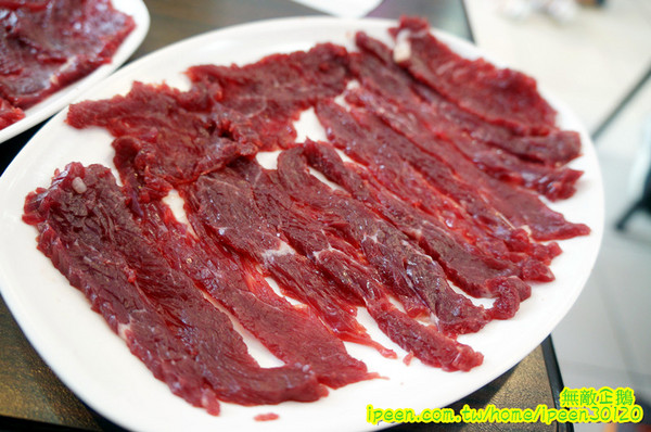 上牛村牛肉火鍋:【台南-中西區】現宰溫體牛x每天直送..意外撞見中天記者採訪~《上牛村牛肉火鍋》