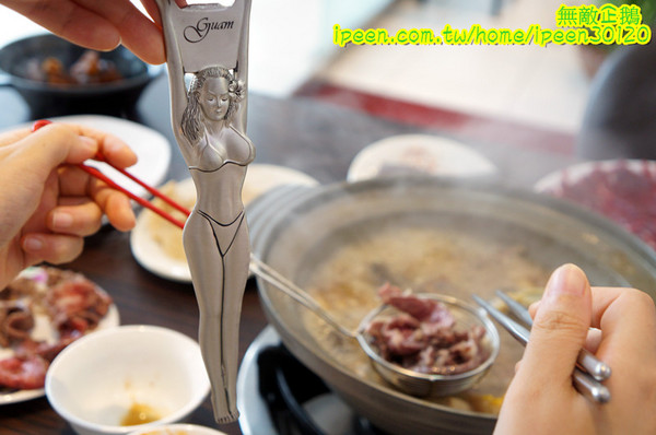 上牛村牛肉火鍋:【台南-中西區】現宰溫體牛x每天直送..意外撞見中天記者採訪~《上牛村牛肉火鍋》