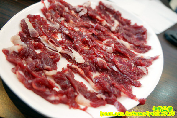 上牛村牛肉火鍋:【台南-中西區】現宰溫體牛x每天直送..意外撞見中天記者採訪~《上牛村牛肉火鍋》