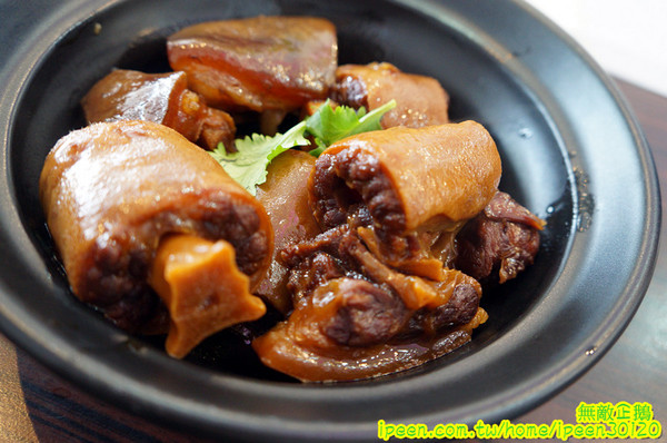 上牛村牛肉火鍋:【台南-中西區】現宰溫體牛x每天直送..意外撞見中天記者採訪~《上牛村牛肉火鍋》