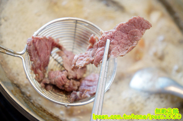 上牛村牛肉火鍋:【台南-中西區】現宰溫體牛x每天直送..意外撞見中天記者採訪~《上牛村牛肉火鍋》