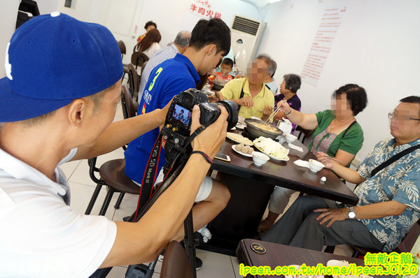 上牛村牛肉火鍋:【台南-中西區】現宰溫體牛x每天直送..意外撞見中天記者採訪~《上牛村牛肉火鍋》