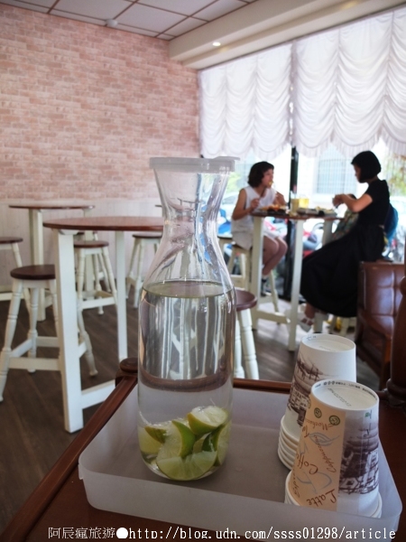 漫時光:【美食特搜。屏東市】漫時光早午餐●輕食●咖啡。起司牛肉漢堡 迷迭香嫩雞 和風咖哩拼盤人氣推薦 我的漫時光就醬吃