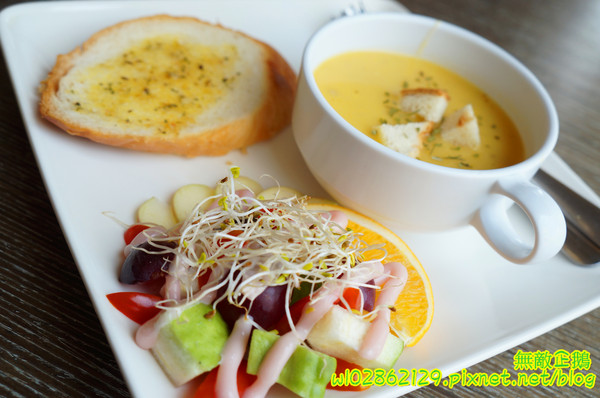 巷木shamu：【台南-安平區】巷子x掰掰啾啾...我在二樓無拘束用餐中..《巷木shamu》(內有抽獎)