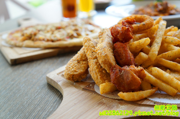 巷木shamu：【台南-安平區】巷子x掰掰啾啾...我在二樓無拘束用餐中..《巷木shamu》(內有抽獎)