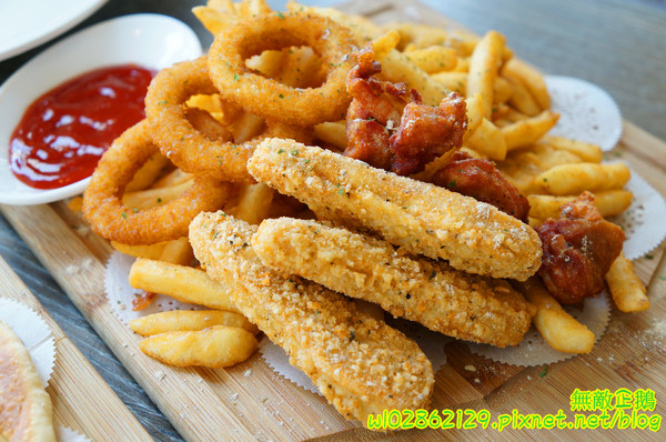 巷木shamu：【台南-安平區】巷子x掰掰啾啾...我在二樓無拘束用餐中..《巷木shamu》(內有抽獎)