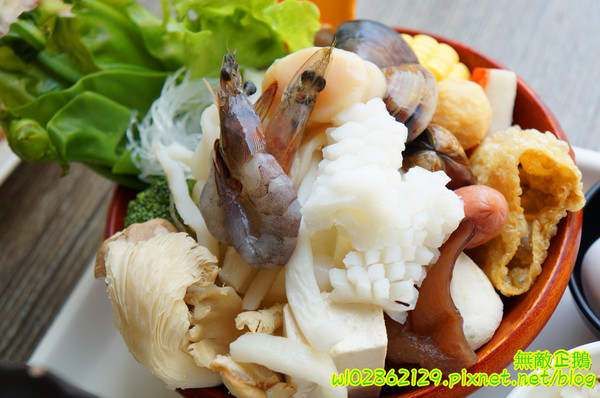 巷木shamu：【台南-安平區】巷子x掰掰啾啾...我在二樓無拘束用餐中..《巷木shamu》(內有抽獎)