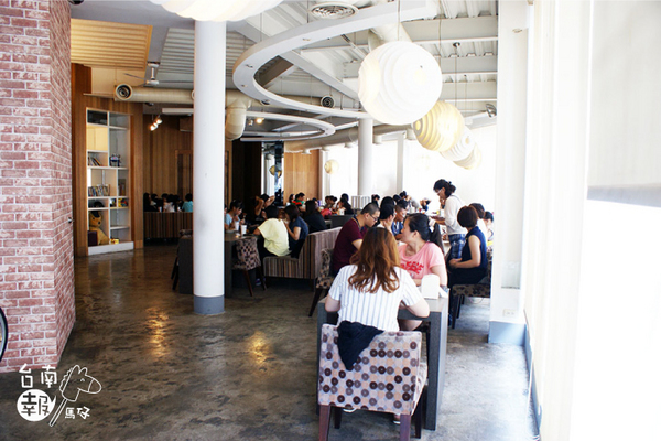 巷木shamu:【台南簡餐火鍋】【中西區】巷木Shamu|多人聚餐絕佳地點。空間寬敞、餐點好吃!