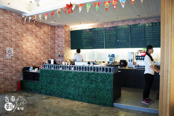 巷木shamu:【台南簡餐火鍋】【中西區】巷木Shamu|多人聚餐絕佳地點。空間寬敞、餐點好吃!