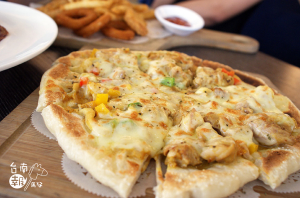 巷木shamu:【台南簡餐火鍋】【中西區】巷木Shamu|多人聚餐絕佳地點。空間寬敞、餐點好吃!