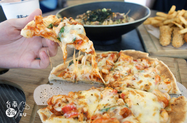 巷木shamu:【台南簡餐火鍋】【中西區】巷木Shamu|多人聚餐絕佳地點。空間寬敞、餐點好吃!