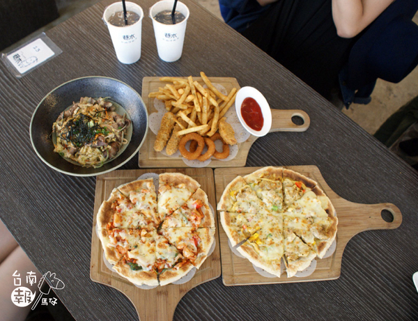 巷木shamu:【台南簡餐火鍋】【中西區】巷木Shamu|多人聚餐絕佳地點。空間寬敞、餐點好吃!