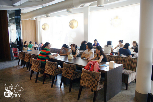 巷木shamu:【台南簡餐火鍋】【中西區】巷木Shamu|多人聚餐絕佳地點。空間寬敞、餐點好吃!