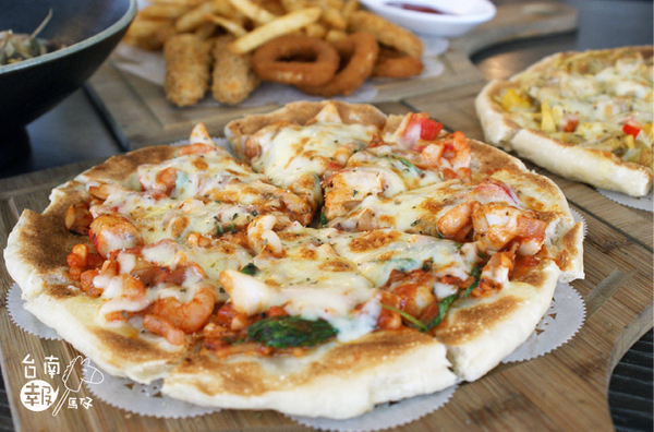 巷木shamu:【台南簡餐火鍋】【中西區】巷木Shamu|多人聚餐絕佳地點。空間寬敞、餐點好吃!