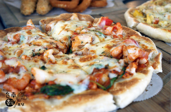 巷木shamu:【台南簡餐火鍋】【中西區】巷木Shamu|多人聚餐絕佳地點。空間寬敞、餐點好吃!