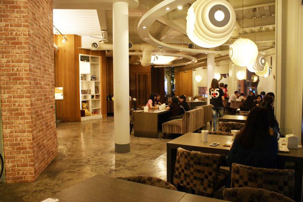 巷木shamu:【台南餐廳】【中西區】巷木Shamu|家庭日。大空間、料理多樣,價格不貴的店。