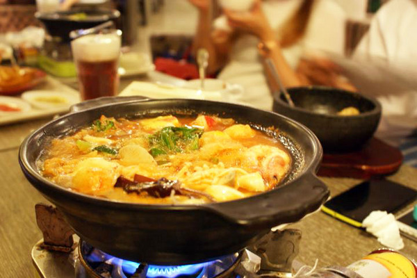 巷木shamu:【台南餐廳】【中西區】巷木Shamu|家庭日。大空間、料理多樣,價格不貴的店。