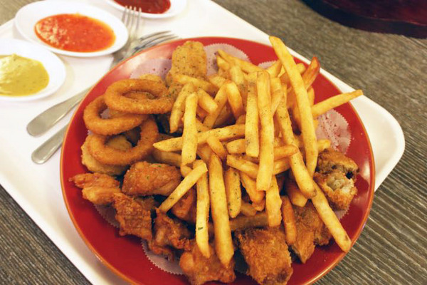 巷木shamu:【台南餐廳】【中西區】巷木Shamu|家庭日。大空間、料理多樣,價格不貴的店。