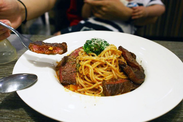 巷木shamu:【台南餐廳】【中西區】巷木Shamu|家庭日。大空間、料理多樣,價格不貴的店。