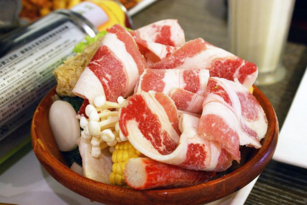 巷木shamu:【台南餐廳】【中西區】巷木Shamu|家庭日。大空間、料理多樣,價格不貴的店。