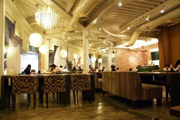 巷木shamu:【台南餐廳】【中西區】巷木Shamu|家庭日。大空間、料理多樣,價格不貴的店。