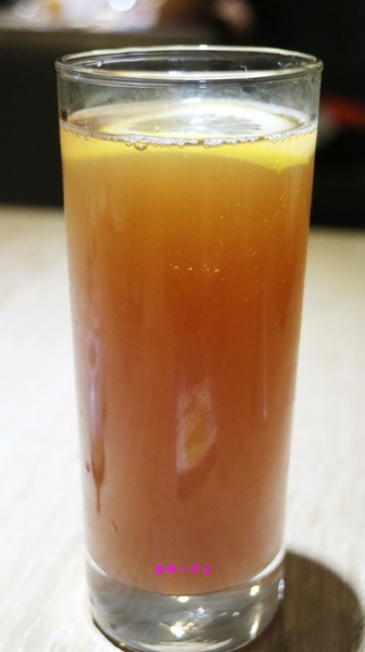 Volks沃克牛排:【台北美食】環境舒適,餐點好吃的沃克牛排@捷運南京復興站