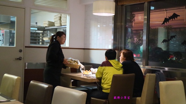 Volks沃克牛排:【台北美食】環境舒適,餐點好吃的沃克牛排@捷運南京復興站