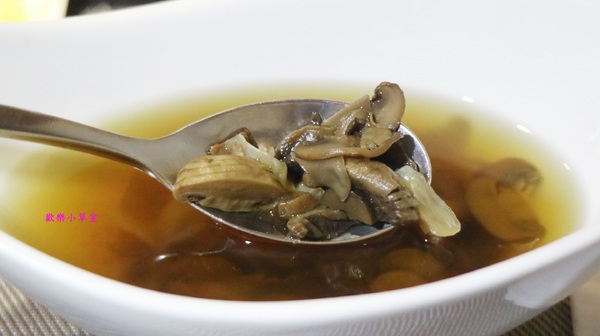 Volks沃克牛排:【台北美食】環境舒適,餐點好吃的沃克牛排@捷運南京復興站