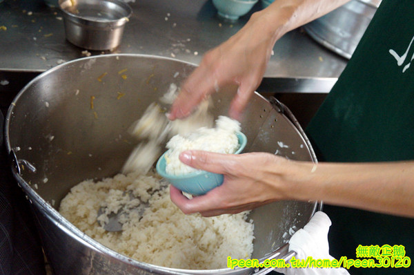 斗六 蕃薯仔炊飯:【雲林-斗六市】古早味x斗六當地小吃..必吃!!!大推蒸蛋.蒸飯.肉羹...《斗六 蕃薯仔炊飯》