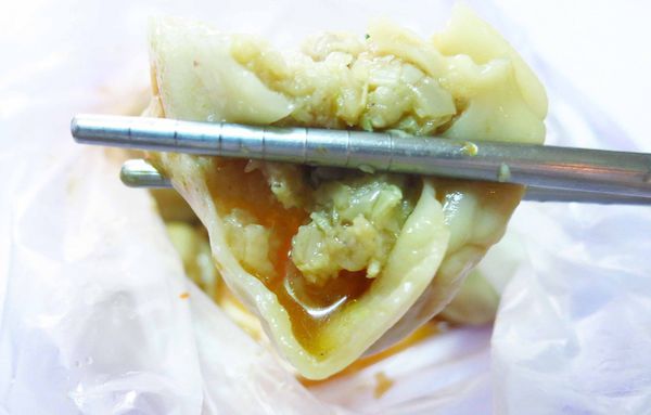【新莊美食】中平路早餐蒸餃-皮薄餡多,湯汁會爆漿哦