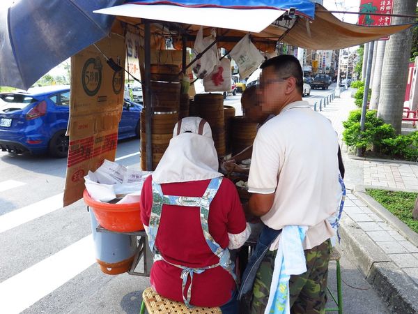 【三重美食】二重國小轉角小籠包-1顆6元便宜又美味