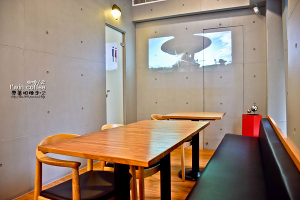 TWIN coffee 咖啡 云：台南 東區．厚鬆餅熔岩巧克力 t'win coffee 咖啡'云