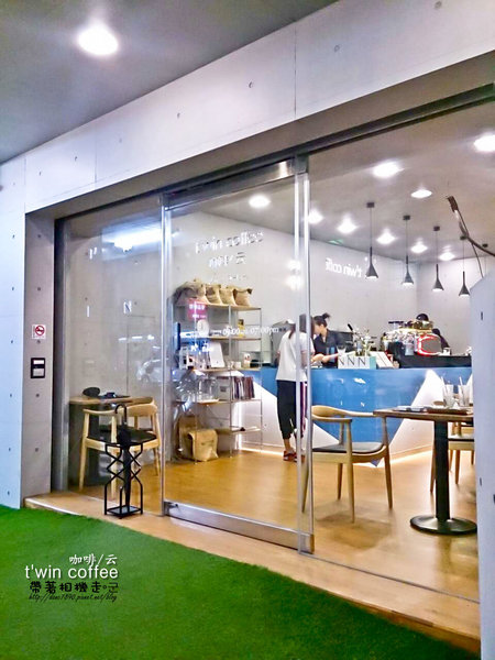 TWIN coffee 咖啡 云：台南 東區．厚鬆餅熔岩巧克力 t'win coffee 咖啡'云