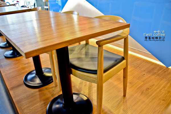 TWIN coffee 咖啡 云：台南 東區．厚鬆餅熔岩巧克力 t'win coffee 咖啡'云