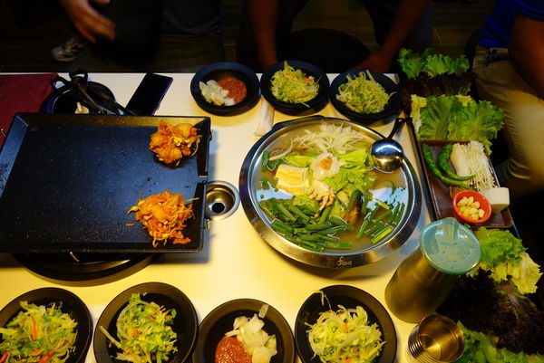 八色烤肉:韓國第一品牌 八色烤肉 ~ 超人氣訂位滿滿滿的八色豬 - 捷運忠孝敦化站