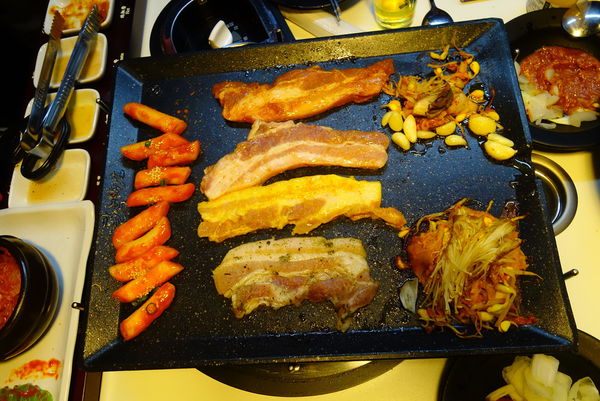 八色烤肉:韓國第一品牌 八色烤肉 ~ 超人氣訂位滿滿滿的八色豬 - 捷運忠孝敦化站