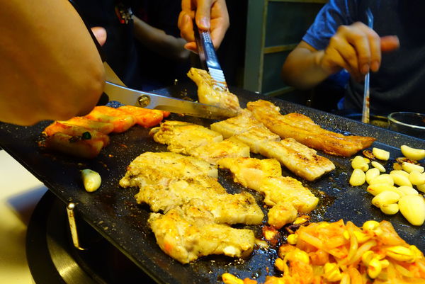 八色烤肉:韓國第一品牌 八色烤肉 ~ 超人氣訂位滿滿滿的八色豬 - 捷運忠孝敦化站