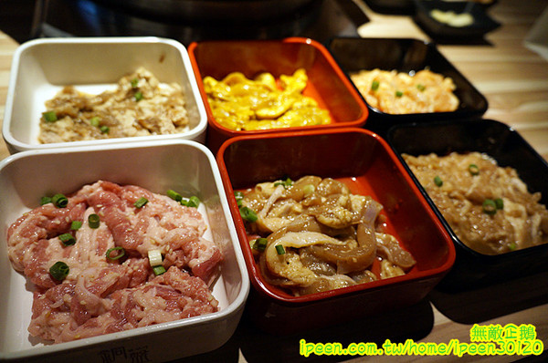 銅盤嚴選韓式烤肉(中山店)：【台南-中西區】吃到飽x中秋烤肉新選擇!~嚴選安格斯黑牛/雲林快樂豬/CAS國產雞..《銅盤嚴選韓式烤肉》