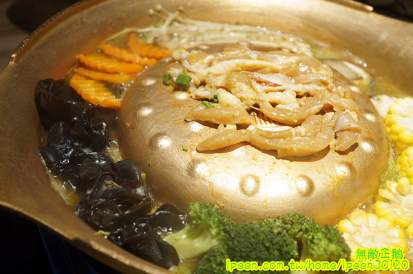 銅盤嚴選韓式烤肉(中山店)：【台南-中西區】吃到飽x中秋烤肉新選擇!~嚴選安格斯黑牛/雲林快樂豬/CAS國產雞..《銅盤嚴選韓式烤肉》