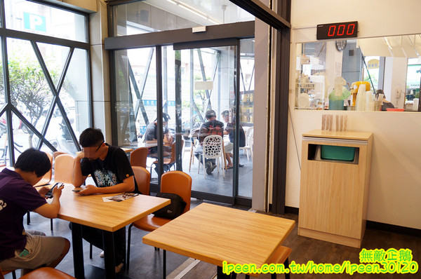 咖哩太郎 日式咖哩專賣(國賓店):【台南-東區】咖哩x新鮮果汁...大推咖哩焗烤燉牛肉.哈密瓜果汁.木瓜牛奶..《咖哩太郎 日式咖哩專賣》