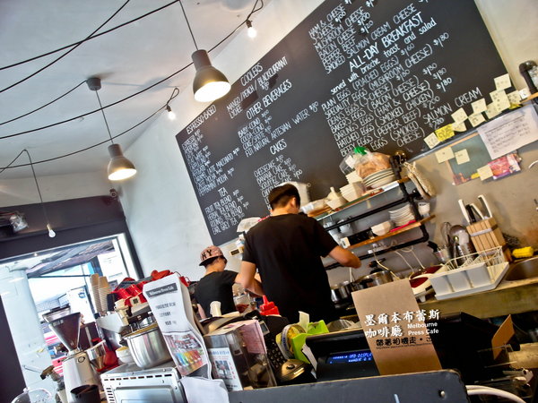 墨爾本布蕾斯咖啡廳 Melbourne Press Cafe:台北 板橋區.台灣也有繽紛彩虹蛋糕 墨爾本布蕾斯咖啡廳 Melbourne Press Cafe