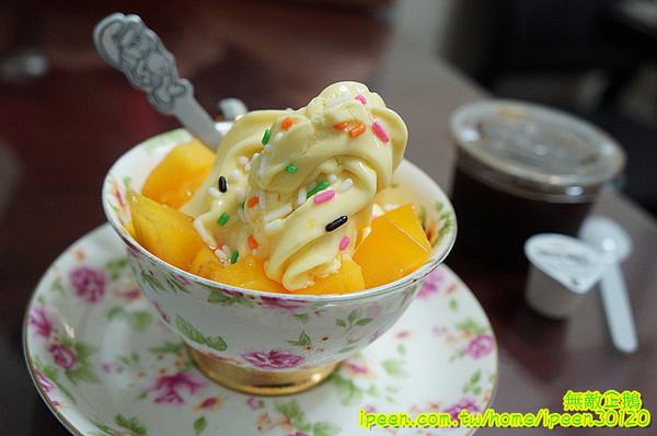 秀治咖啡&海螺屋霜淇淋：【台南-中西區】咖啡x霜淇淋..大推芒果霜淇淋...《秀治咖啡&海螺屋霜淇淋》