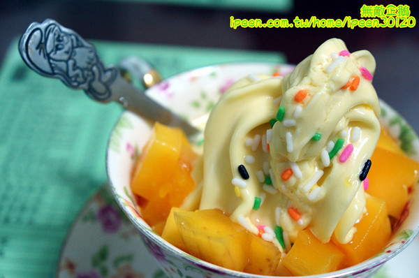 秀治咖啡&海螺屋霜淇淋：【台南-中西區】咖啡x霜淇淋..大推芒果霜淇淋...《秀治咖啡&海螺屋霜淇淋》